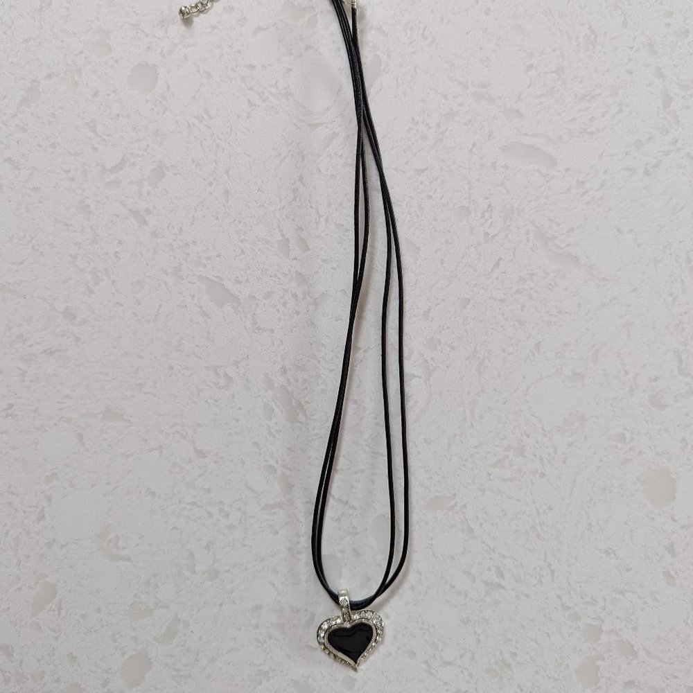 Black heart pendant necklace